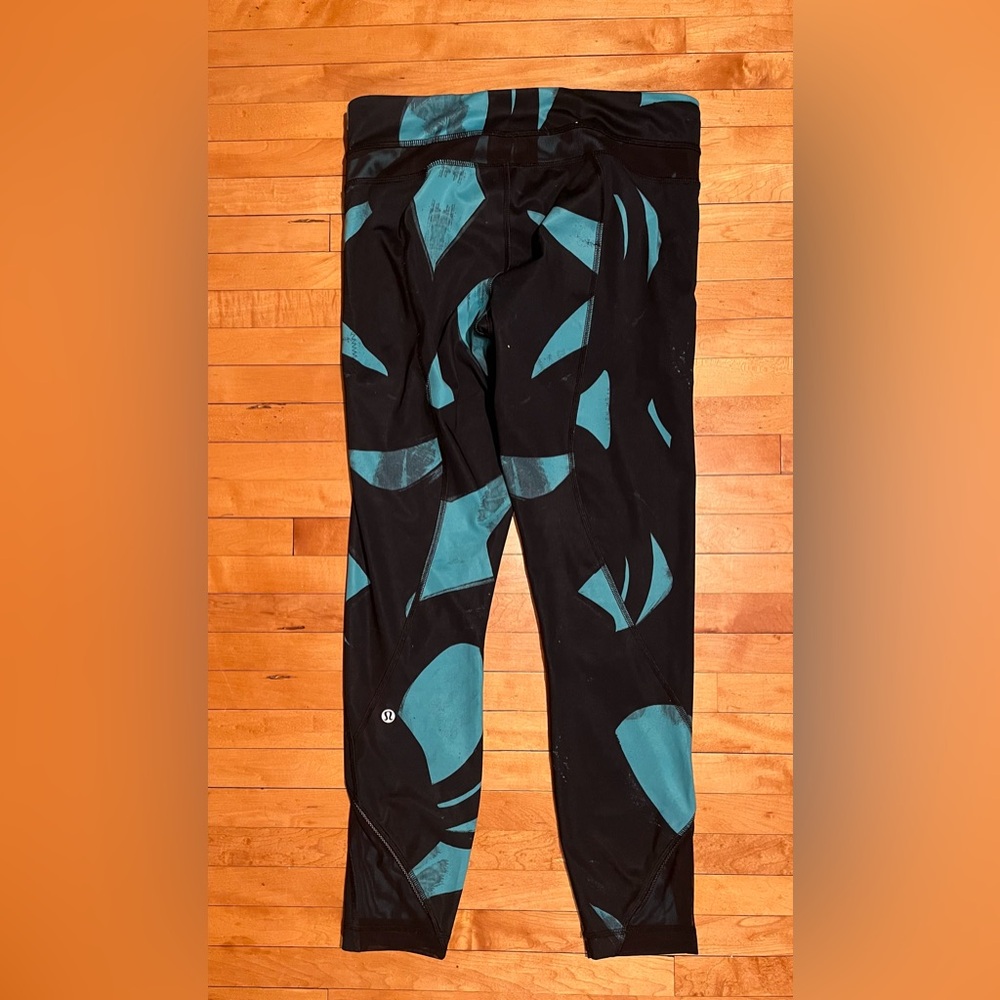 Lululemon Black and Blue Patterned Leggings 25” - Picture 2 of 3